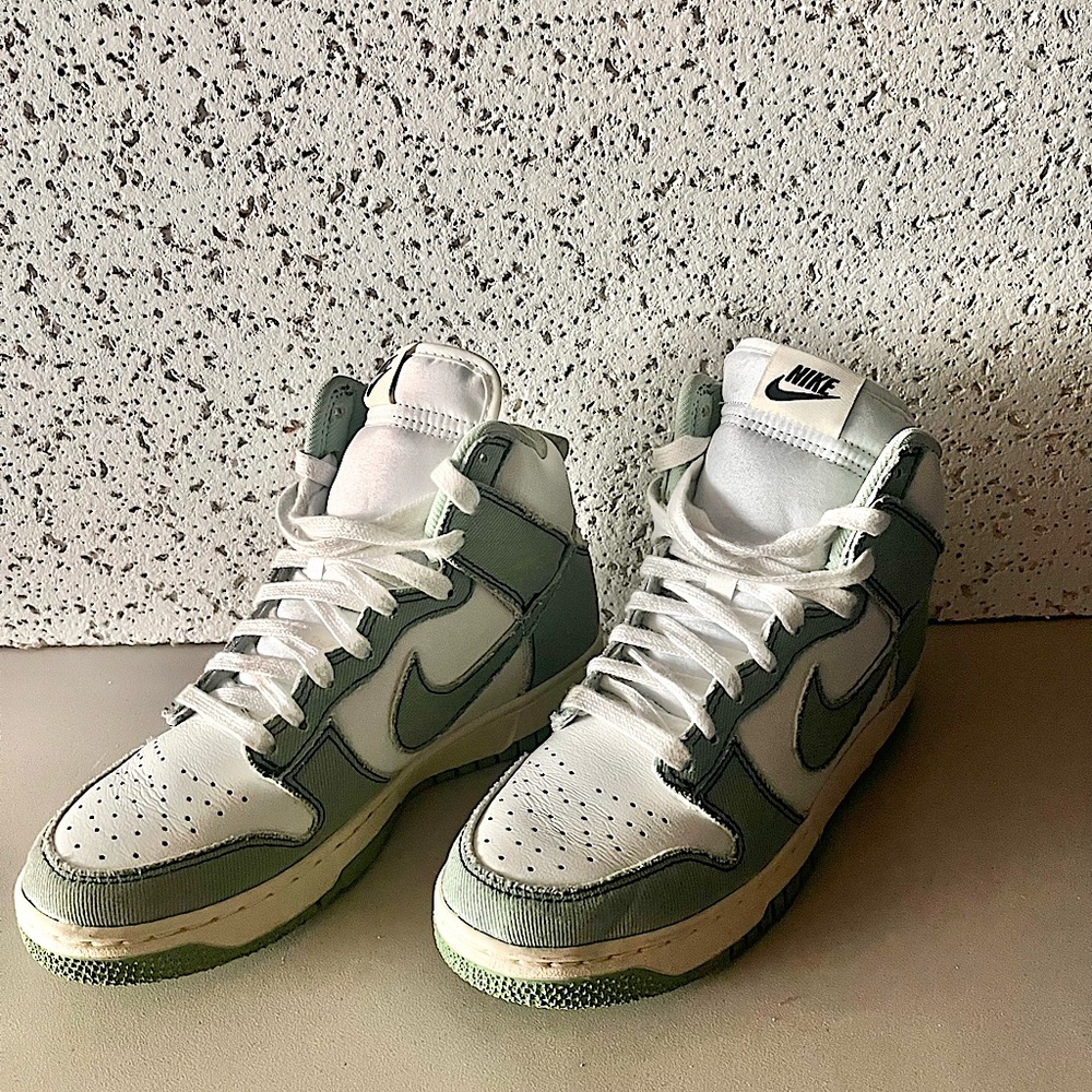 Women’s 6.5 Nike Dunk HI 1985 ( Enamel Green )